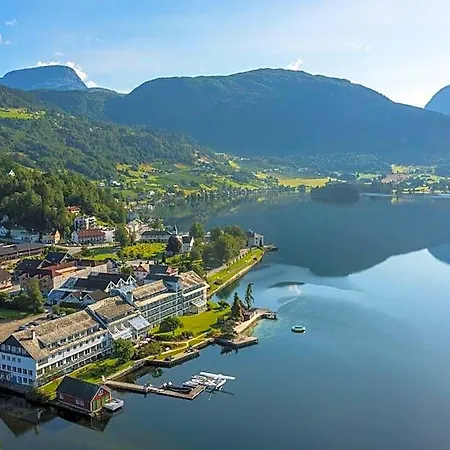 Hotel Brakanes 4*